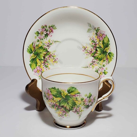 Clare Teacup and Saucer Pink Flowers Leaves Vintage - Picture 9 of 9